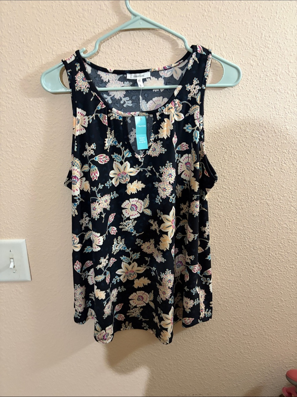 NWT Maurice’s Floral Key Hole Neck Top -